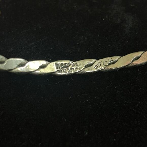 Vintage Marked Sterling Silver Hencho Mexico Twisted Bangle 2.65" 12 grams - Picture 5 of 7